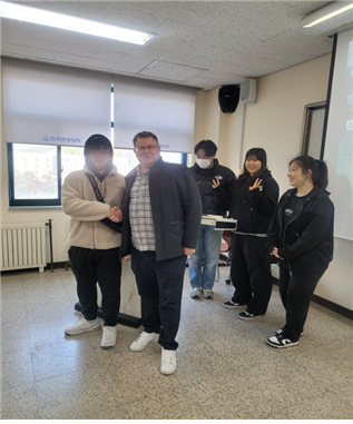 그림입니다.원본 그림의 이름: CLP00001ae40007.bmp원본 그림의 크기: 가로 557pixel, 세로 742pixel